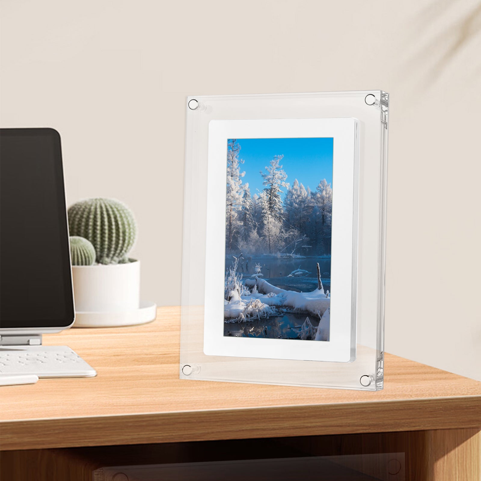 Acrylic Digital Picture Frame with Built-in 8GB Memory and 1500 mAh Battery